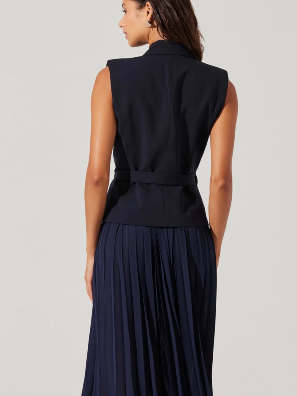 ASTR The Label Midnight Navy Pleated Blazer Dress Sleeveless Wrap Size L NWT - Picture 11 of 11